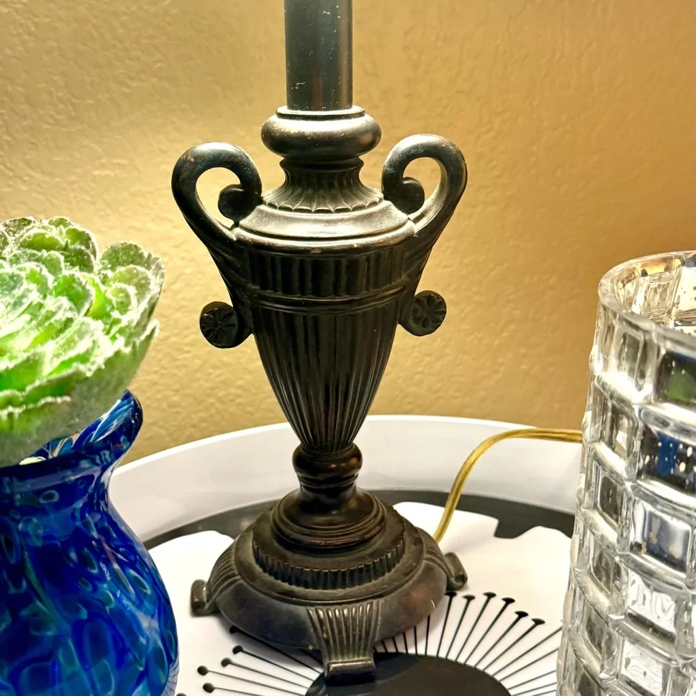 Vintage Table Top Lamp - Picture 4 of 16